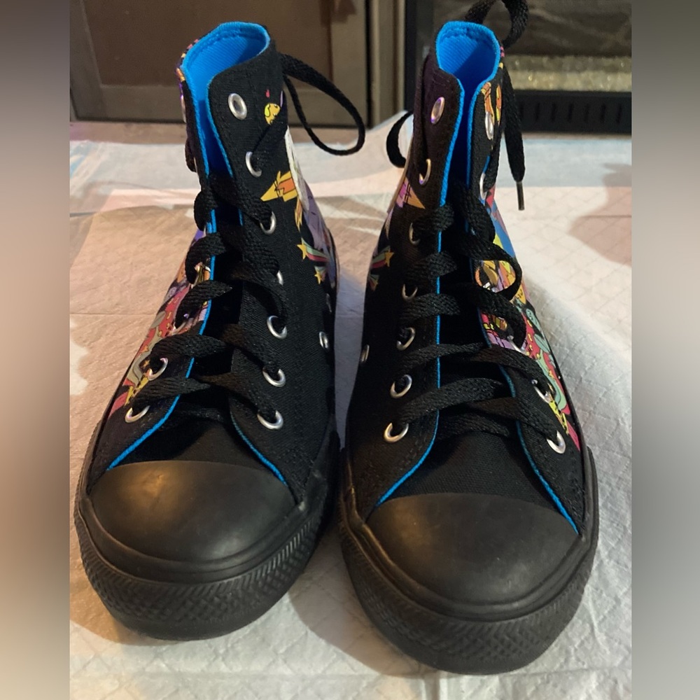 Converse - Picture 2 of 2